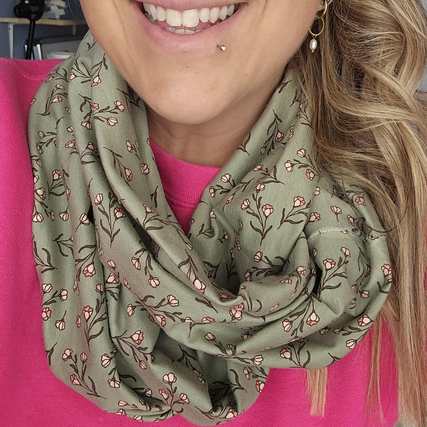 Prêt à partir - Foulard infini grosses fleurs sur vert