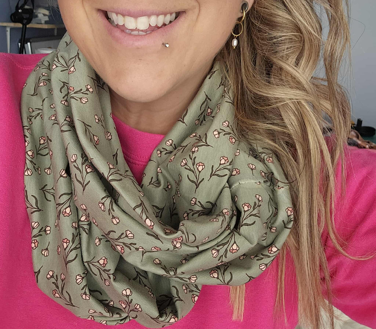Prêt à partir - Foulard infini Fleurs délicates sur olive