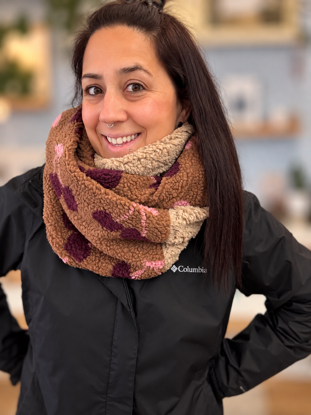 Foulard d'hiver - tricot avec cerises sur terre