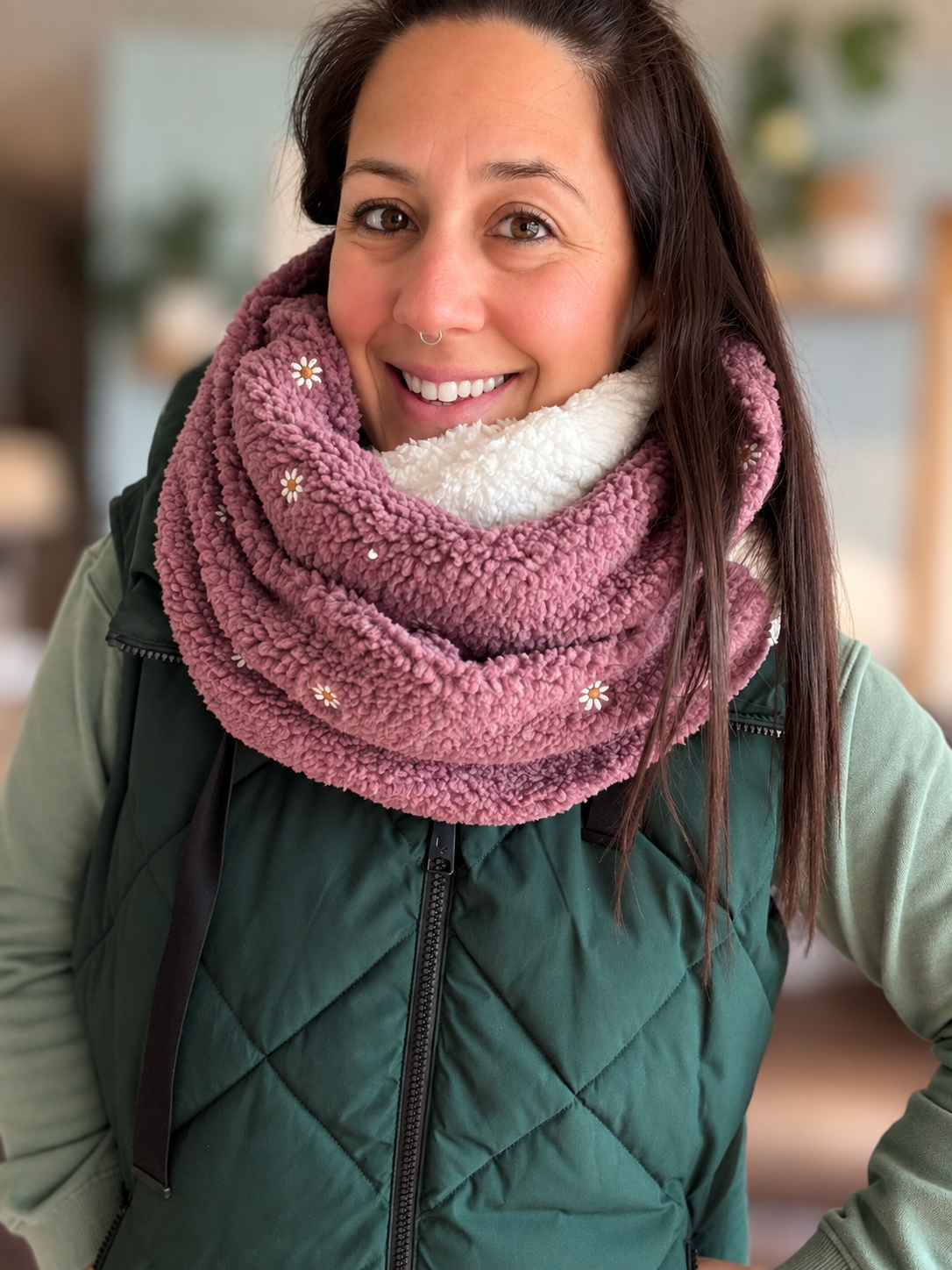 Foulard d'hiver - tricot avec broderie marguerites