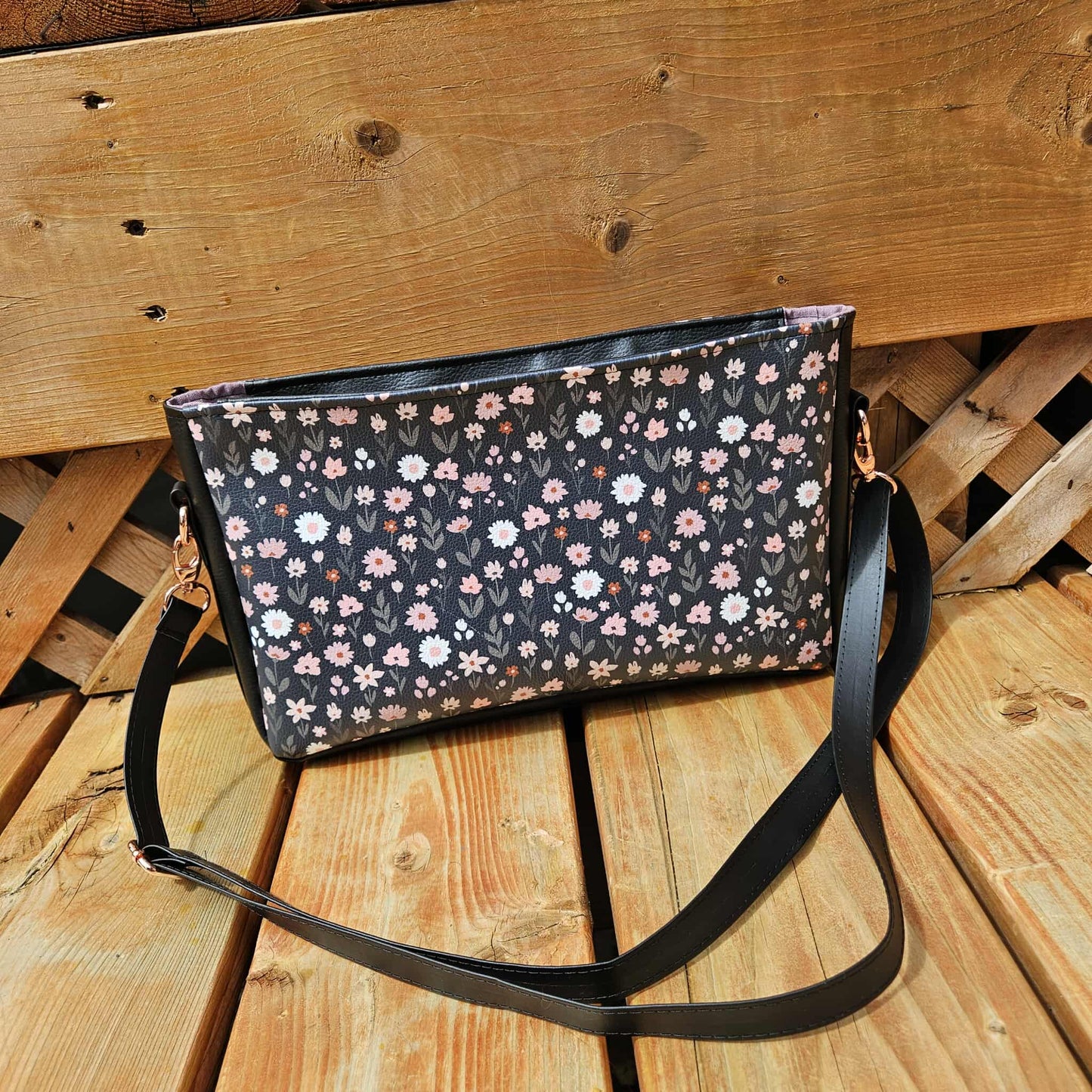 Nouveau modèle - Fleurs fond noir
