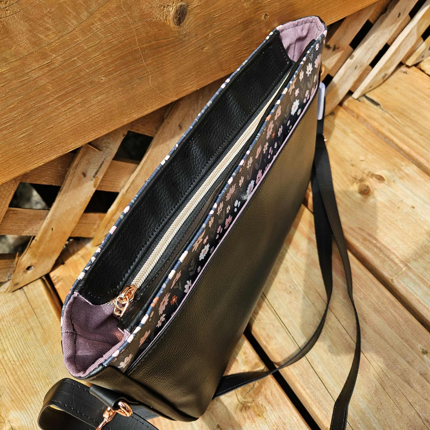 Nouveau modèle - Fleurs fond noir