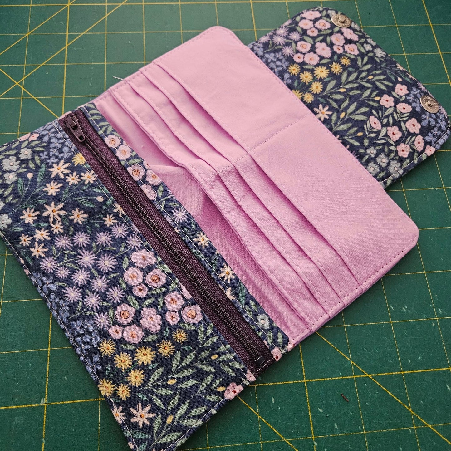 Portefeuille compact 6 espaces - Fleuri lilas