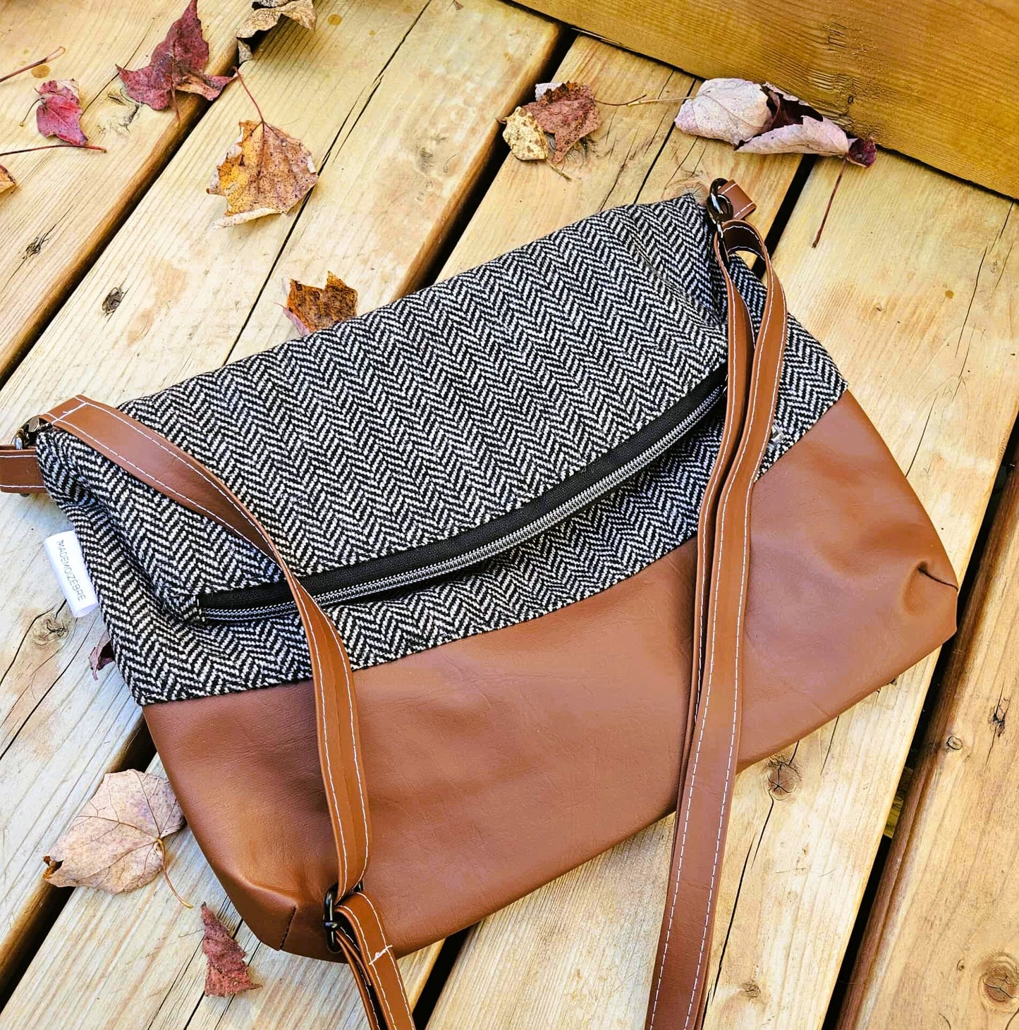 Prêt à partir - INDRI - Boho lainage en V noir et blanc