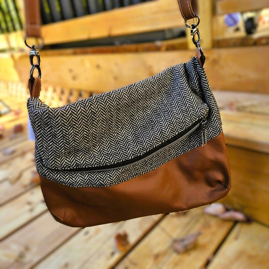 Prêt à partir - INDRI - Boho lainage en V noir et blanc