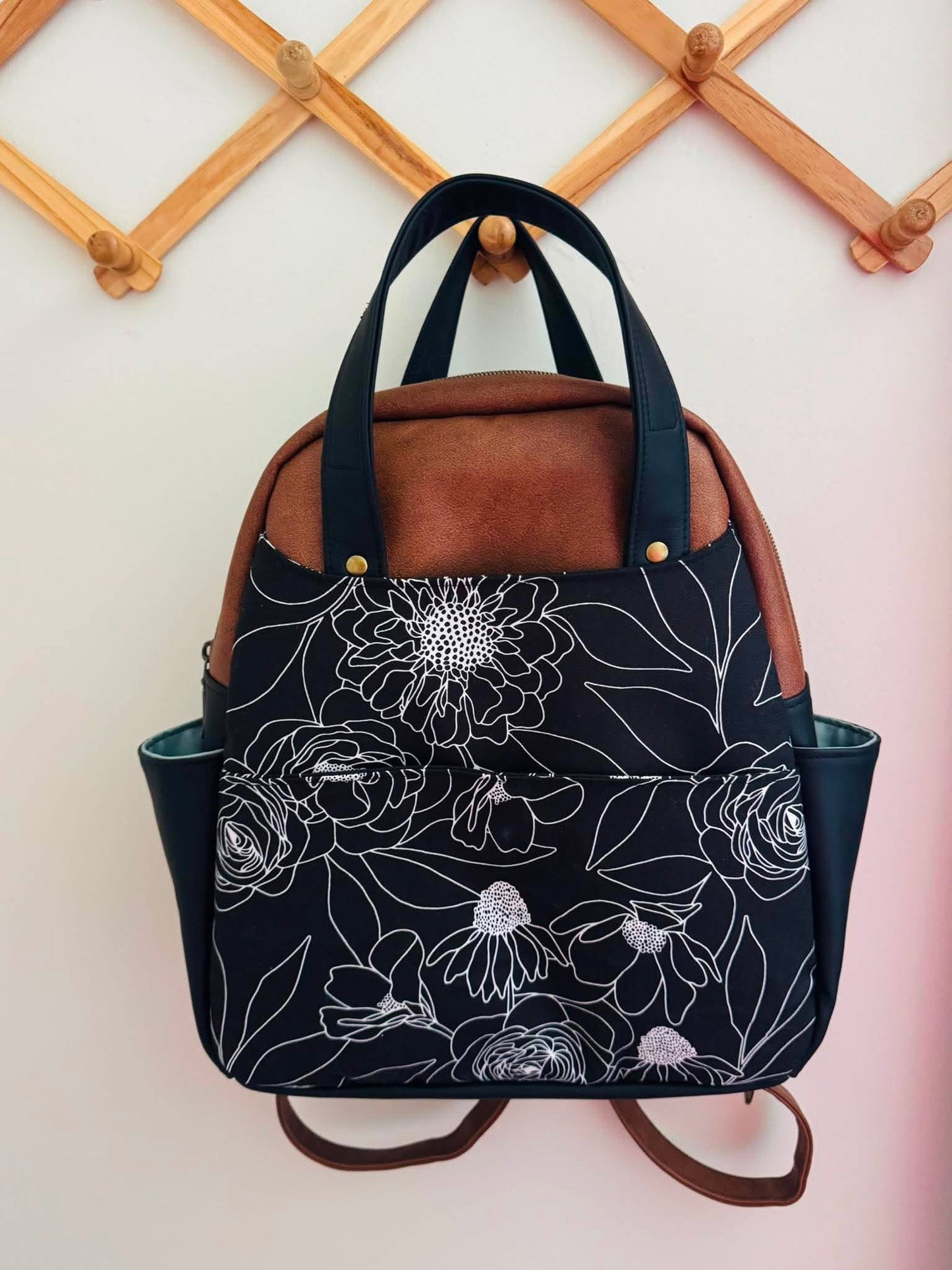 Sac à dos l'Escargot - Fleurs blanches sur noir
