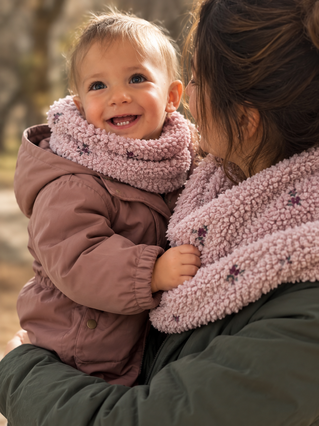 Cache cou - ENFANT twinning - tricot avec broderie mini fleurs