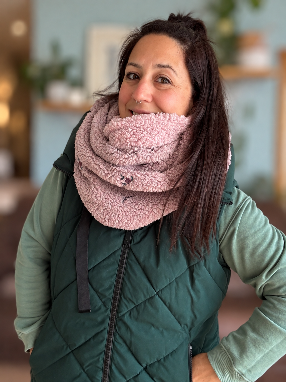 Foulard d'hiver - Tricot avec broderie mini fleurs rose délicat