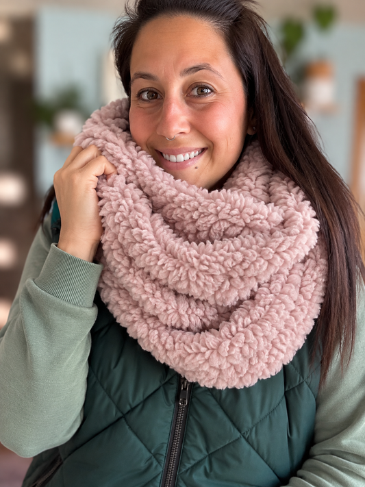 Foulard d'hiver - tricot uni rose délicat