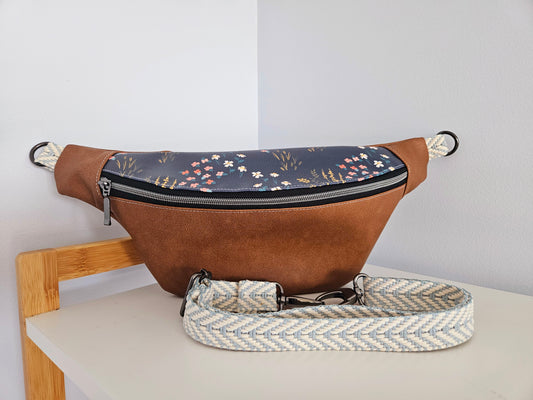 Nouveau modèle Sac de taille - champ de fleurs sur marine